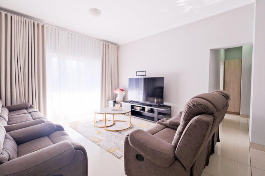 2 Bedroom House for Sale in Blue Hills 1